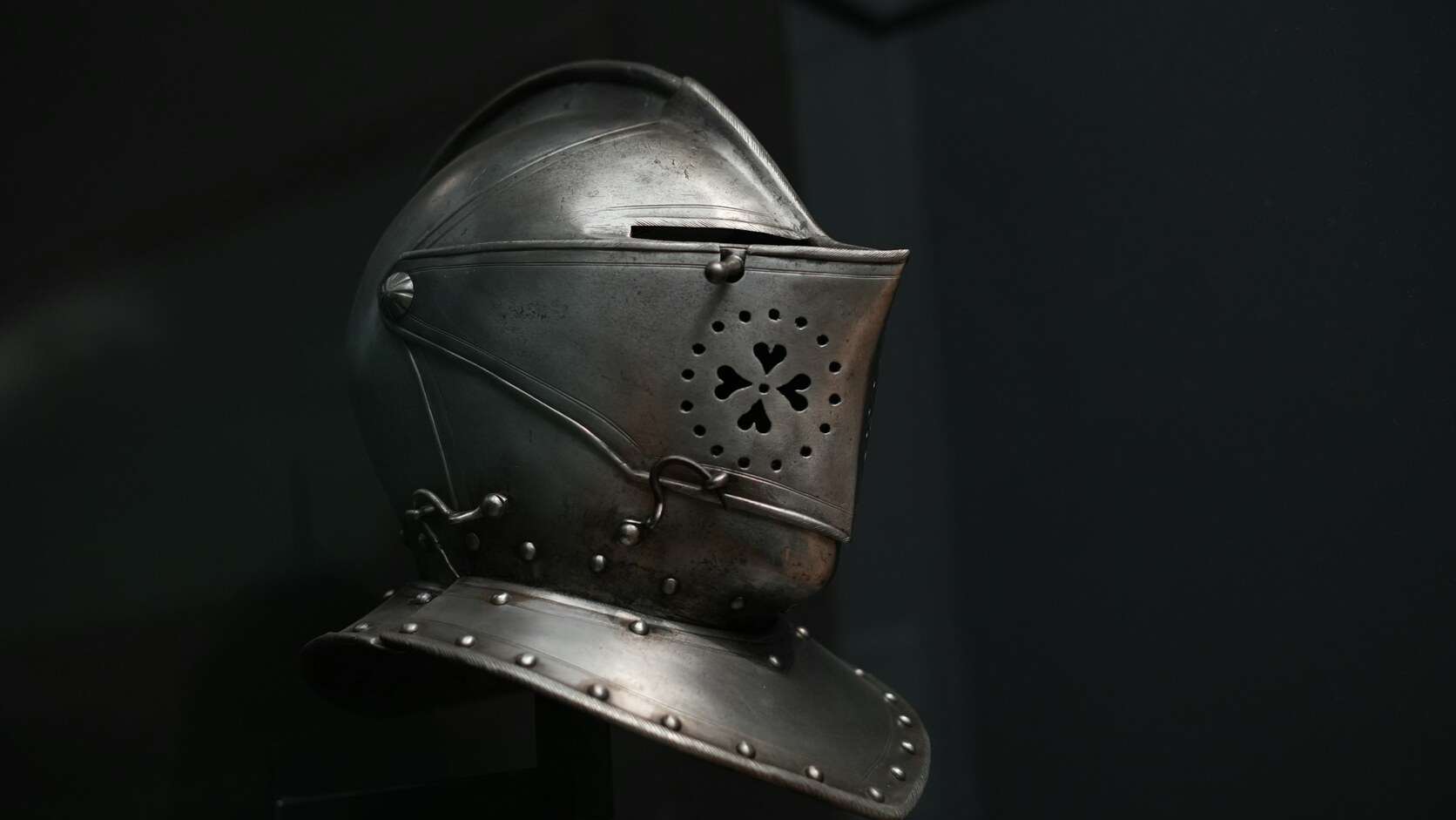 The Knight Who Refused To Remove His Armor: Is It a Real Legend, and Where Does the Dragon Curse Come From?